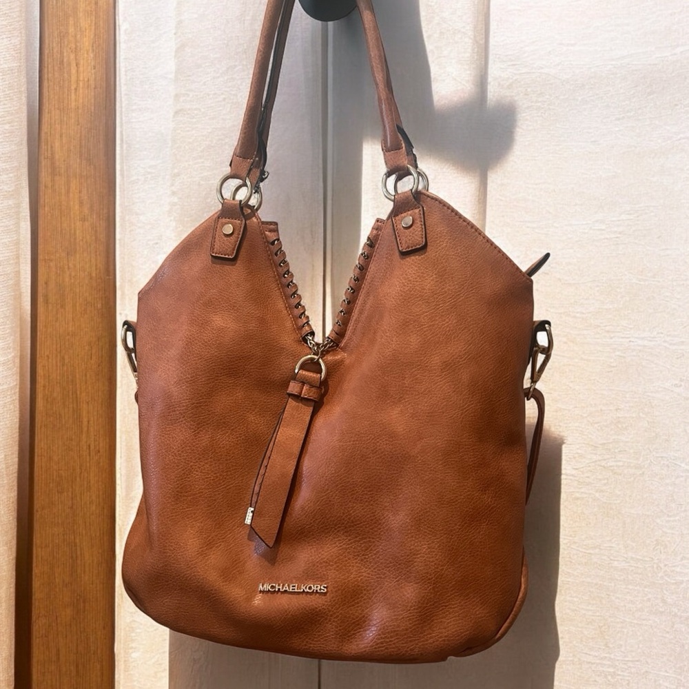 Michael Kors Large Leather Purse, removable shoulder strap, gold chain accent